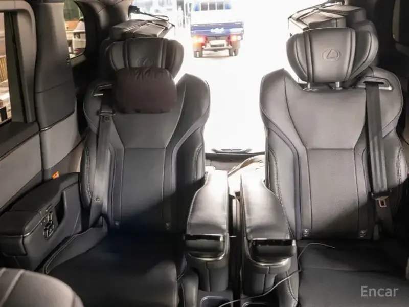 2024 Lexus LM с пробегом 39 000 км