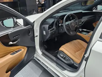 2022 Lexus LS с пробегом 48 100 км