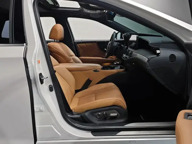 2022 Lexus LS с пробегом 48 100 км