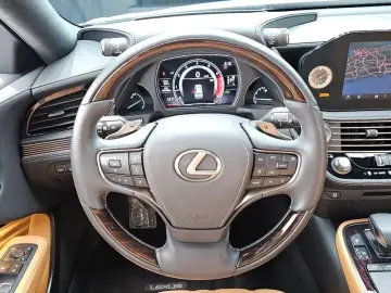 2022 Lexus LS с пробегом 48 100 км