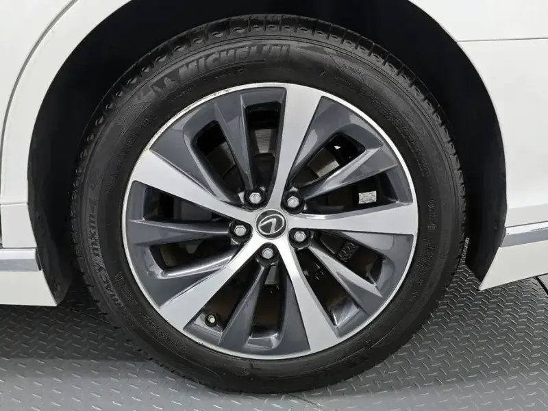 2022 Lexus LS с пробегом 48 100 км