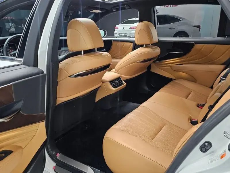 2022 Lexus LS с пробегом 48 100 км