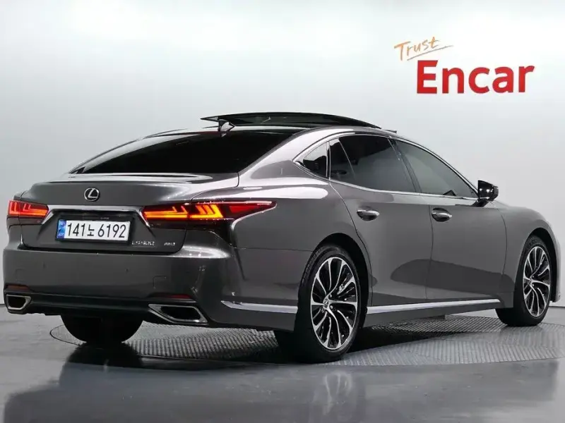 2023 Lexus LS с пробегом 42 802 км