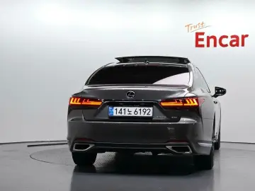 2023 Lexus LS с пробегом 42 802 км