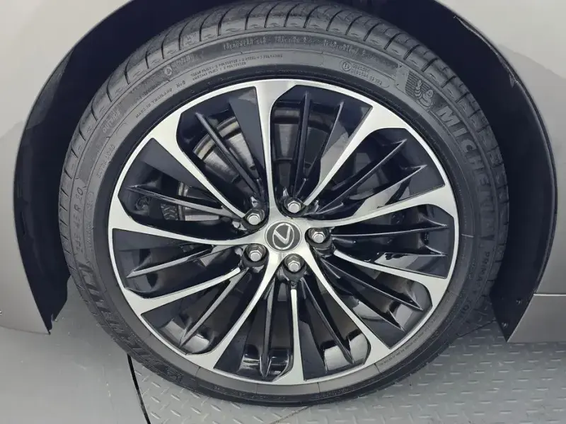 2023 Lexus LS с пробегом 42 802 км