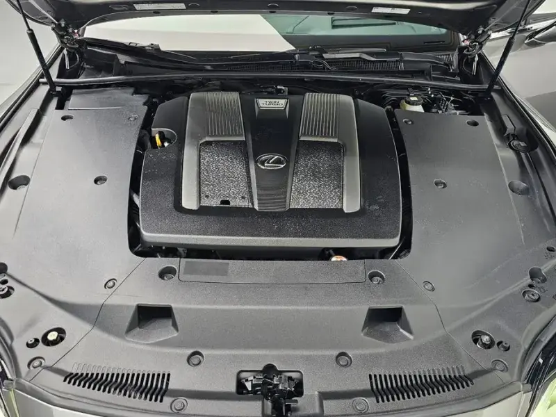 2023 Lexus LS с пробегом 42 802 км