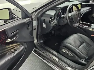 2023 Lexus LS с пробегом 42 802 км