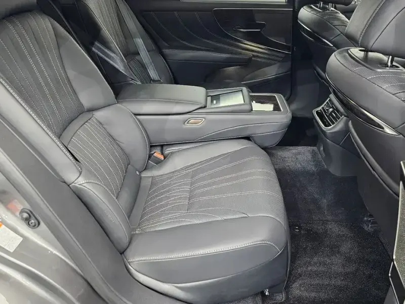 2023 Lexus LS с пробегом 42 802 км