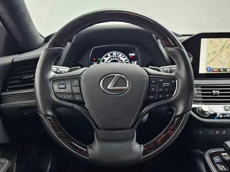 2023 Lexus LS с пробегом 42 802 км