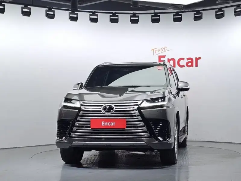 2025 Lexus LX с пробегом 28 561 км