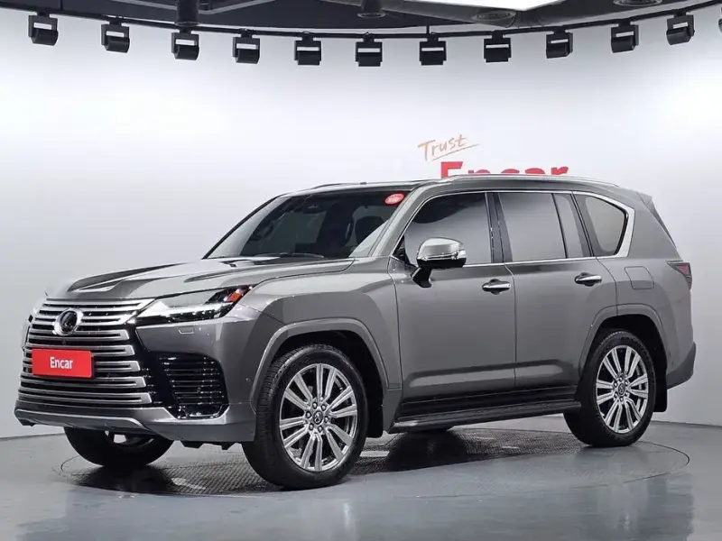 2025 Lexus LX с пробегом 28 561 км