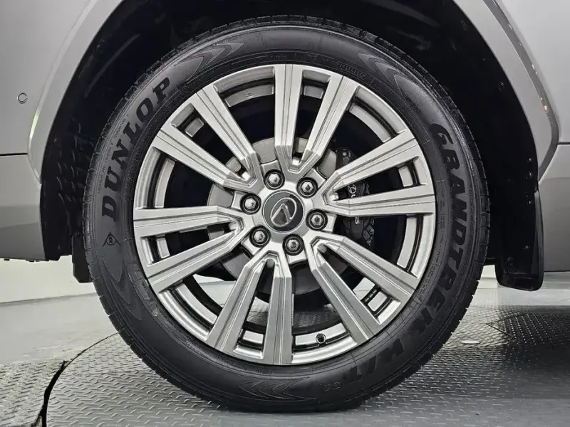 2025 Lexus LX с пробегом 28 561 км