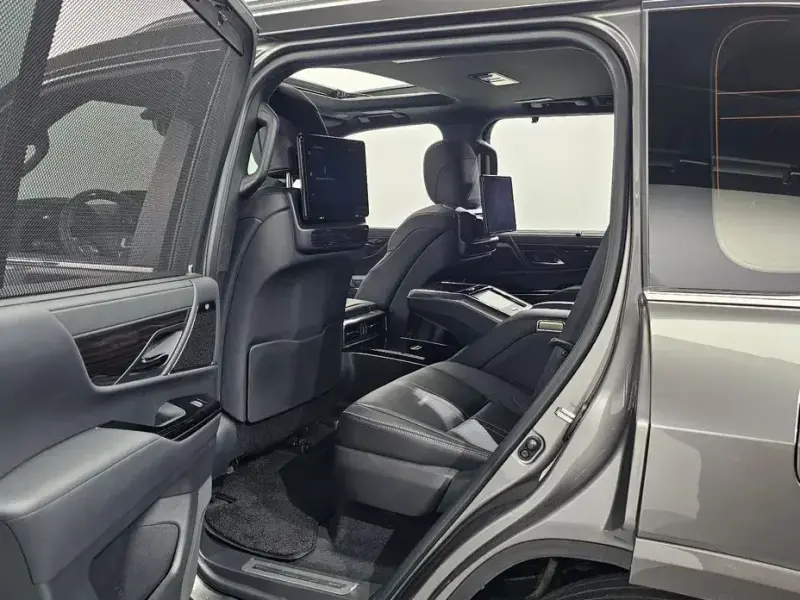 2025 Lexus LX с пробегом 28 561 км