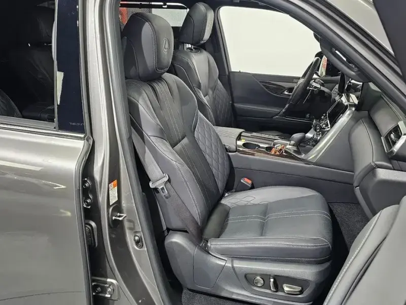 2025 Lexus LX с пробегом 28 561 км