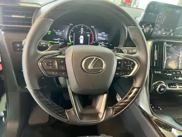 2025 Lexus LX с пробегом 60 км