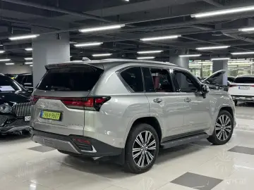 2025 Lexus LX с пробегом 5 800 км