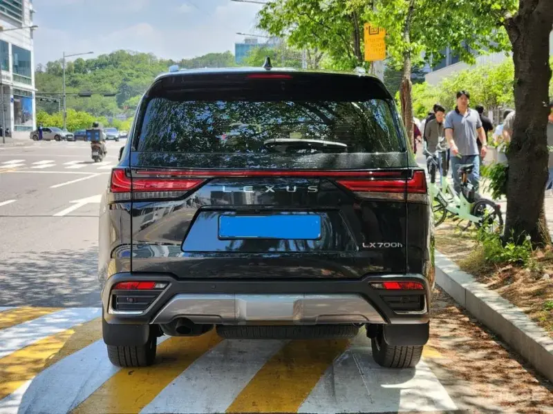2025 Lexus LX с пробегом 13 км