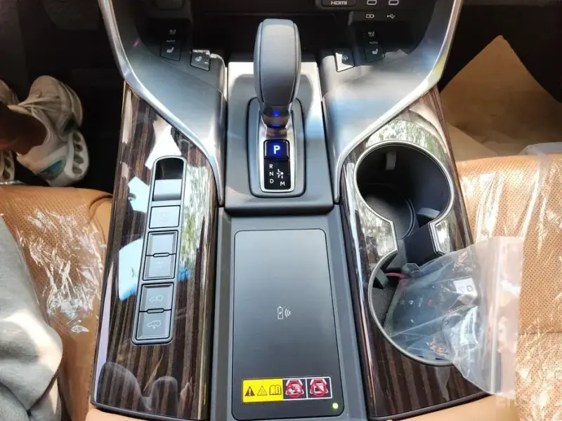 2025 Lexus LX с пробегом 13 км