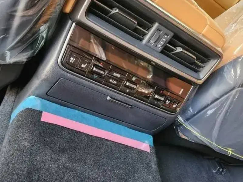 2025 Lexus LX с пробегом 13 км
