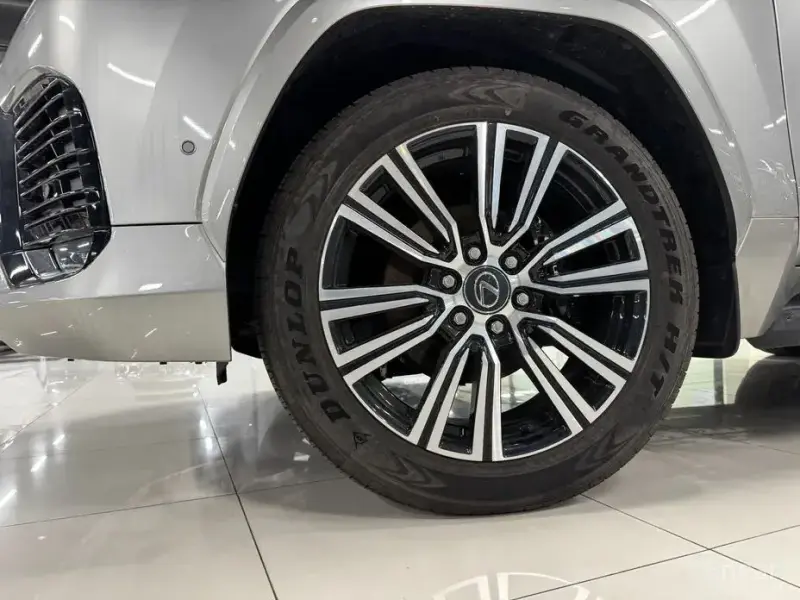 2025 Lexus LX с пробегом 5 800 км