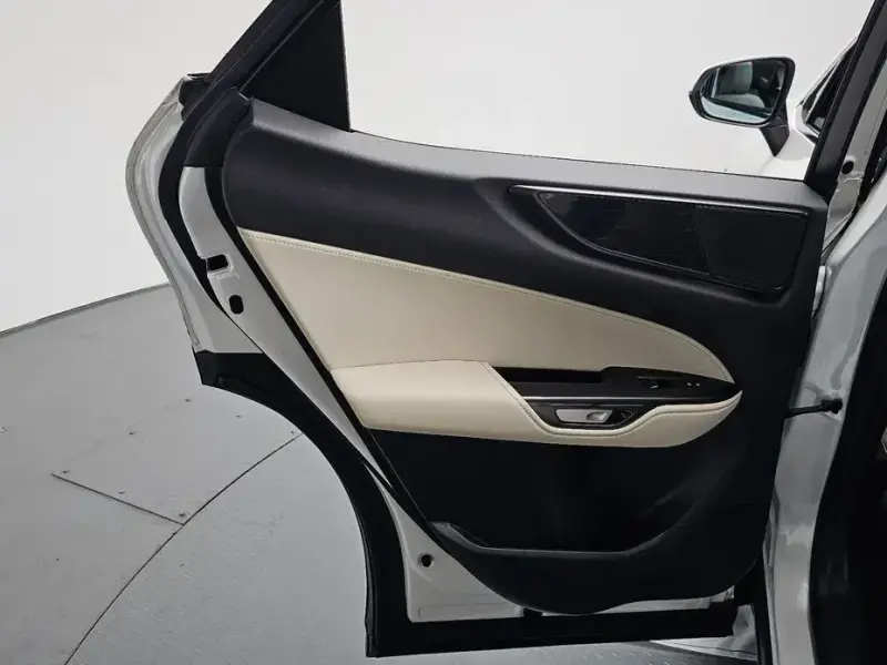 2024 Lexus NX с пробегом 117 846 км