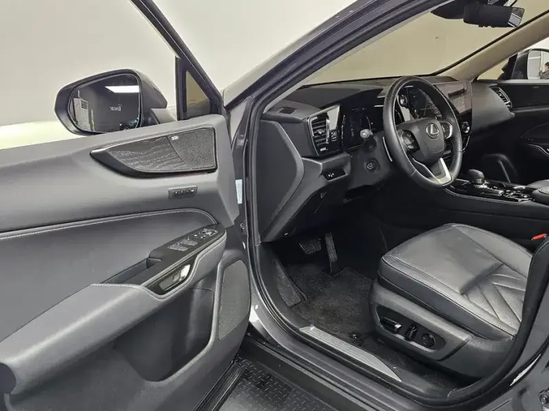 2025 Lexus NX с пробегом 37 178 км