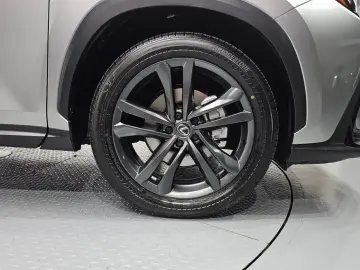 2025 Lexus NX с пробегом 18 939 км