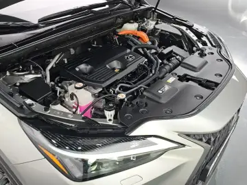 2025 Lexus NX с пробегом 18 939 км