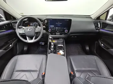 2025 Lexus NX с пробегом 18 939 км