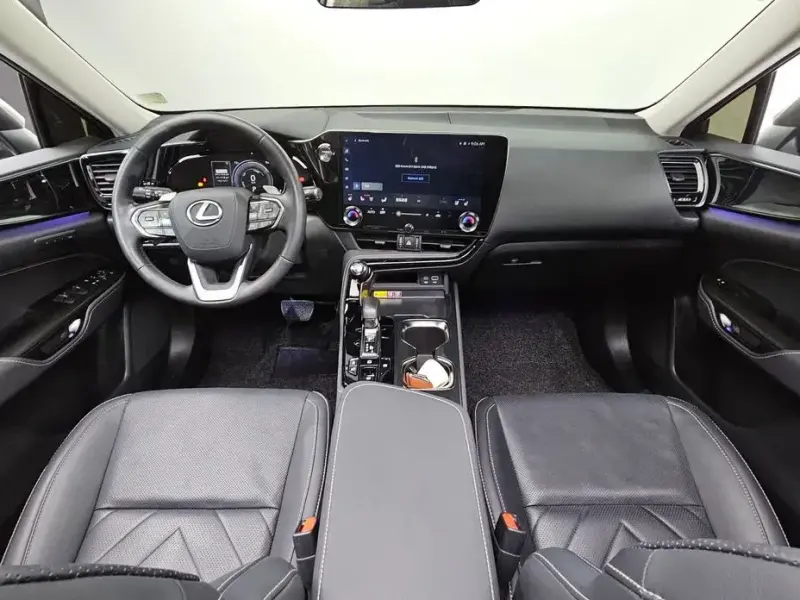 2025 Lexus NX с пробегом 18 939 км