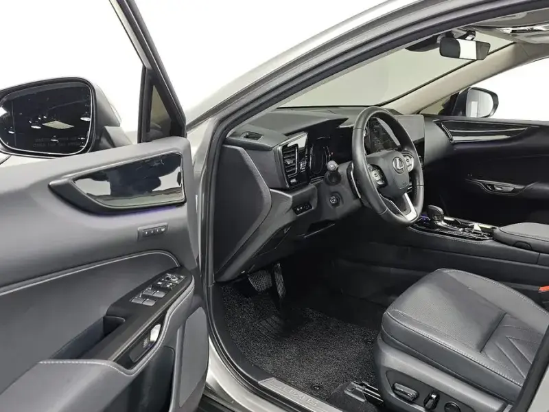 2025 Lexus NX с пробегом 18 939 км