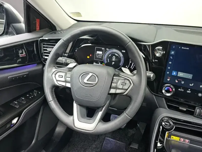 2025 Lexus NX с пробегом 18 939 км