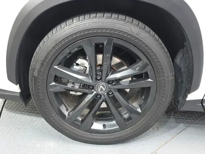 2024 Lexus NX с пробегом 16 964 км