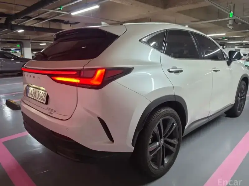2025 Lexus NX с пробегом 9 755 км