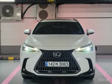 2025 Lexus NX с пробегом 9 755 км