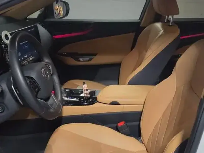 2025 Lexus NX с пробегом 9 755 км