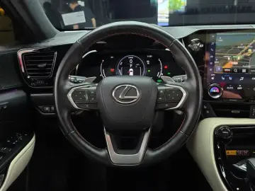 2023 Lexus NX с пробегом 109 855 км