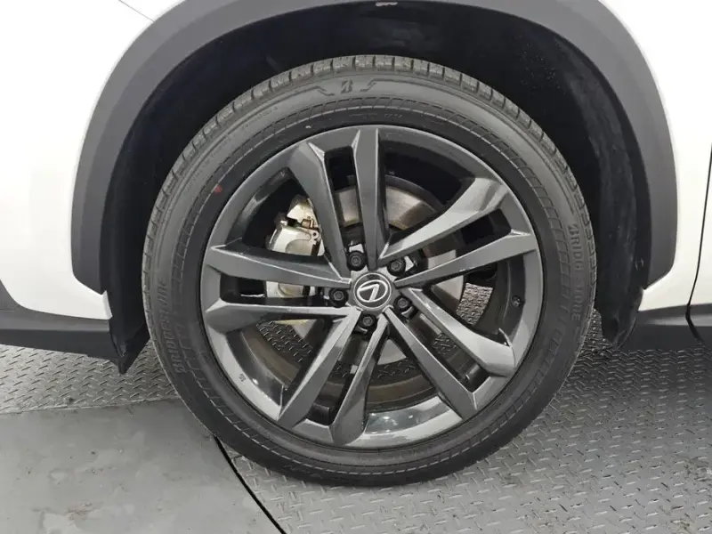 2024 Lexus NX с пробегом 17 075 км