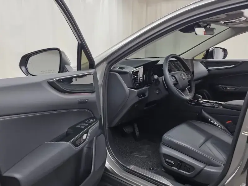 2025 Lexus NX с пробегом 11 763 км
