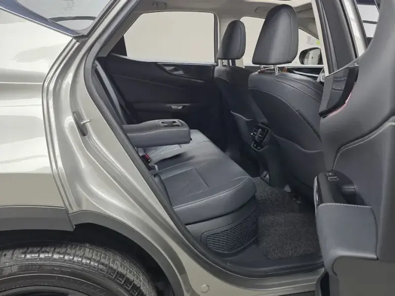 2025 Lexus NX с пробегом 11 763 км