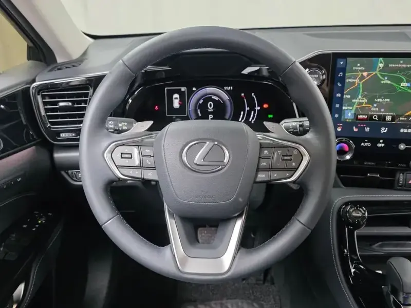 2025 Lexus NX с пробегом 11 763 км