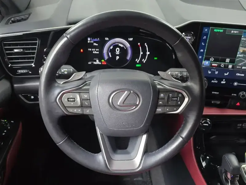 2023 Lexus NX с пробегом 76 299 км