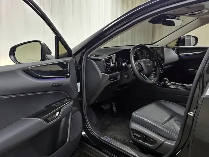 2024 Lexus NX с пробегом 6 898 км