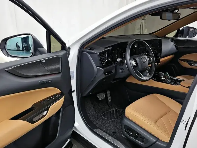 2024 Lexus NX с пробегом 25 493 км