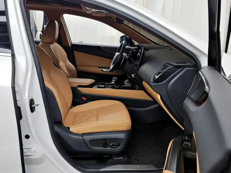 2024 Lexus NX с пробегом 25 493 км