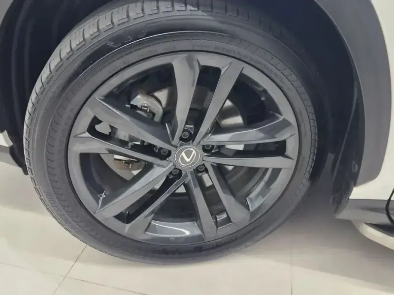 2023 Lexus NX с пробегом 28 136 км