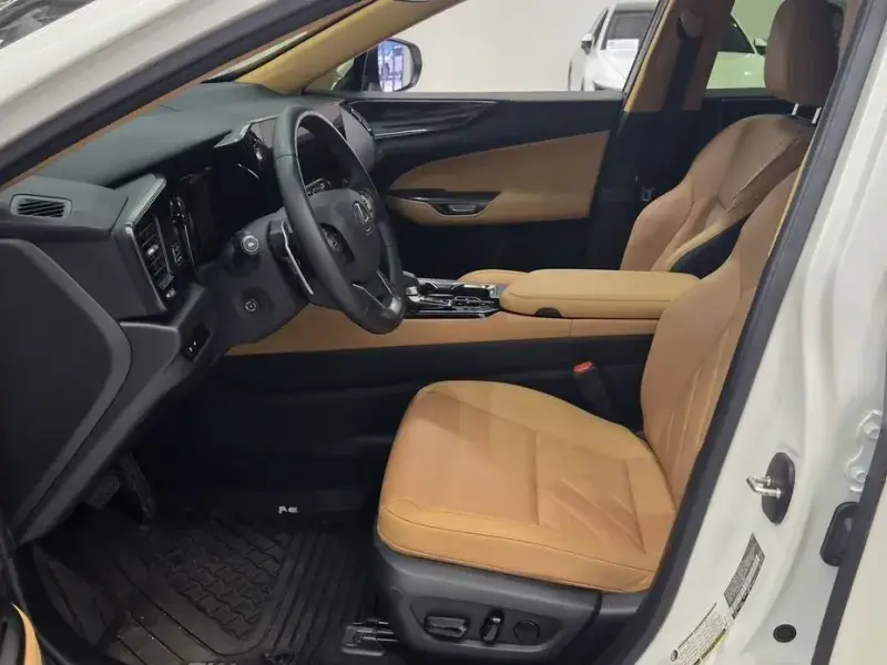 2023 Lexus NX с пробегом 28 136 км