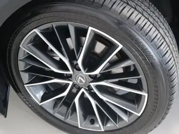 2025 Lexus NX с пробегом 8 428 км