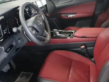 2025 Lexus NX с пробегом 8 428 км