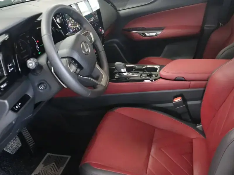 2025 Lexus NX с пробегом 8 428 км